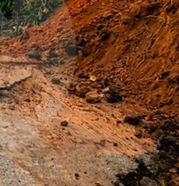 Cerraron vía en el Suroeste antioqueño por falla geológica de gran magnitud 