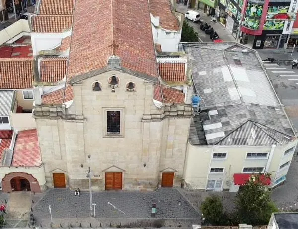 Recorre iglesias en Antonio Nariño y apoya el comercio esta Semana Santa 