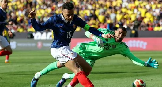 Kylian Mbappe y Álvaro Montero 