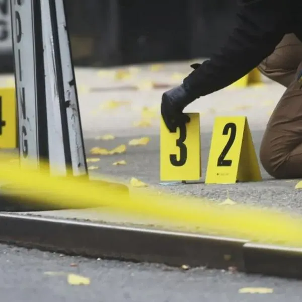 Tragedia en colegio: menor de 15 años entró con escopeta, mató a compañero e hirió a 8 alumnos. Hubo pánico. 