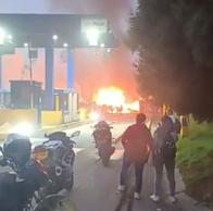 Confirmado: Tractomula con leche se quedó sin frenos y chocó 6 carros en el peaje de Zipaquirá. Vea el saldo de muertos, heridos y rutas alternas.