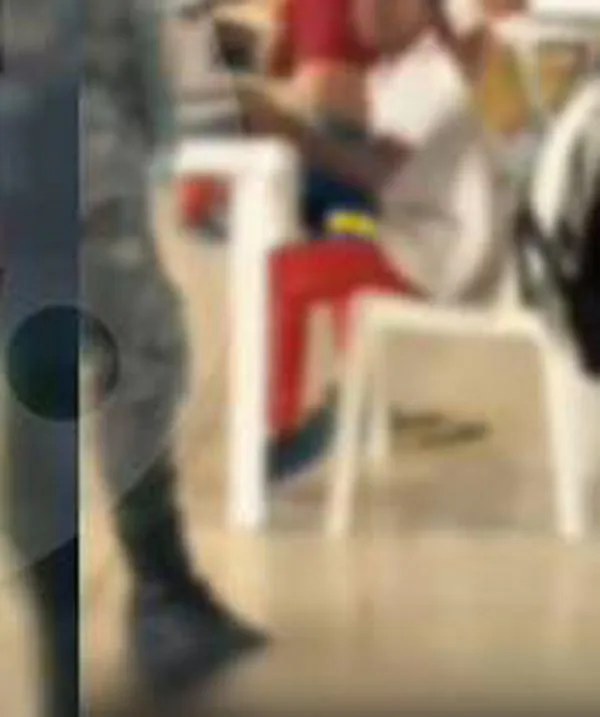 ¿Qué tal esto? Disidencias se metieron a una escuela del Cauca y repartieron su propaganda terrorista