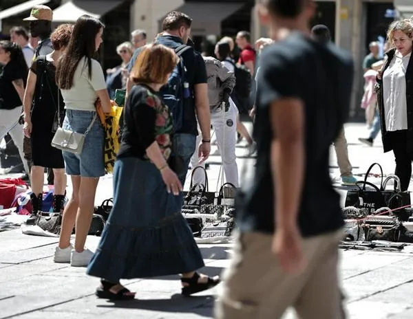 España termina vía express para permiso de residencia de venezolanos, pero podrán acogerse a regularización masiva