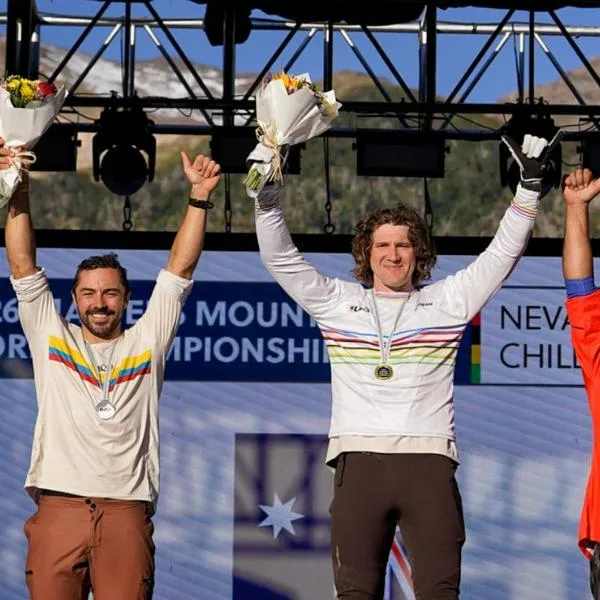 El colombiano Marcelo Gutiérrez brilló en Chile: fue subcampeón mundial máster de downhill: validación de una leyenda. 