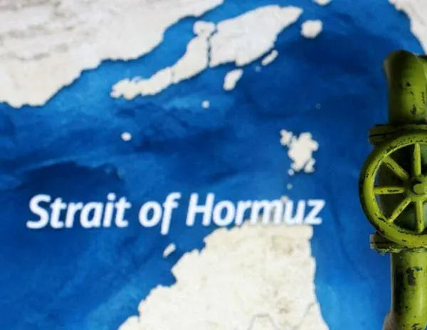 Peajes millonarios y apertura selectiva: el plan aprobado en el Parlamento iraní para el estrecho de Ormuz