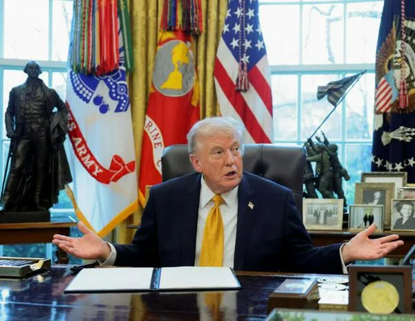 Trump impone aranceles a ciertos medicamentos y revisa los de los metales