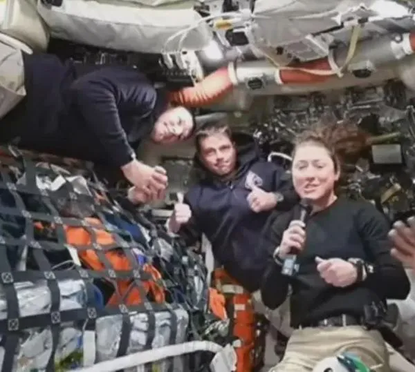 ¿Qué sigue para la misión Artemis II tras abandonar la órbita terrestre rumbo a la Luna?