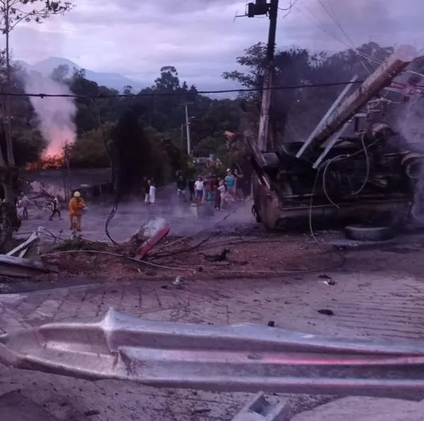 Tragedia en la vía Bogotá-Girardot: camión cisterna explotó en Silvania. Conozca el reporte de víctimas, videos del incendio y estado actual de movilidad.