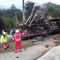 ¿Qué está pasando en las vías? Resumen de los 4 accidentes más trágicos de Semana Santa: bus volcado en La Vega y tragedias en Silvania y Dagua.