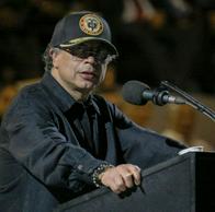 Escándalo: Gustavo Petro afirma que 'Iván Mordisco' compra comandantes para evitar capturas. Críticas a la extradición y a la lista Clinton.