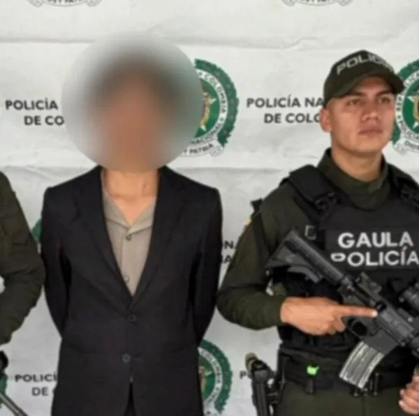 Conozca el modus operandi de alias ‘El Apóstol’, el estudiante de la Nacional que extorsionaba a empresarios en Bogotá usando granadas y bases de datos. 