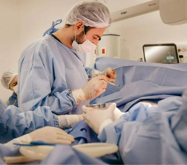 Tendencia estética causa preocupación: inyectarse grasa de personas fallecidas