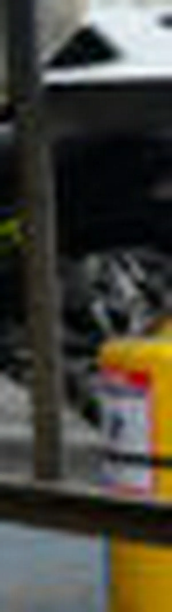 Con nuevas rejas ornamentales se recuperan los separadores viales de Cali