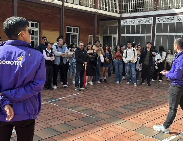 Estudiantes universitarios exploran el reúso urbano en el centro de Bogotá junto a RenoBo 