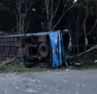 Videos de bus con 27 pasajeros que se volcó en la vía Ibagué-Bogotá