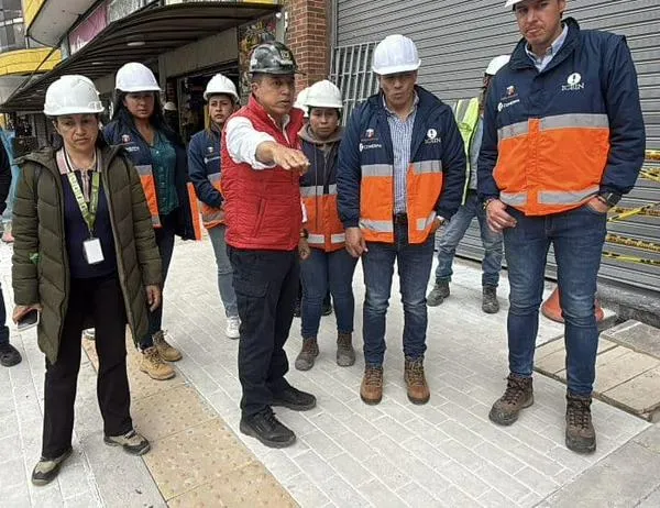 IDU supervisa los avances en las obras de construcción de vías en las zonas industriales de Puente Aranda en Bogotá 