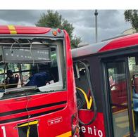 Reportan fuerte accidente entre dos buses de Transmilenio en la Avenida Suba con Carrera 101. Conozca el estado de los heridos, las rutas alternas.