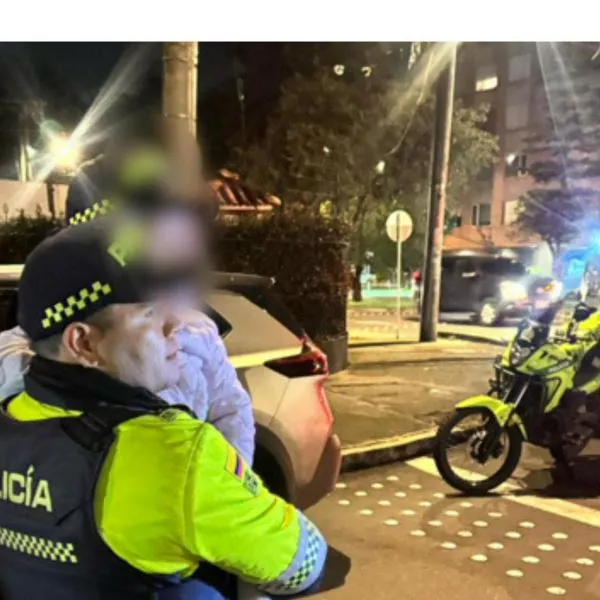 "Fueron dos horas de terror": habla allegada a niña secuestrada en una camioneta en Bogotá. Autoridades rastrean un Chevrolet blanco.