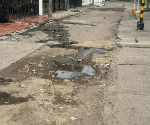 Deterioro en la malla vial del barrio Panamericano provoca problemas de movilidad