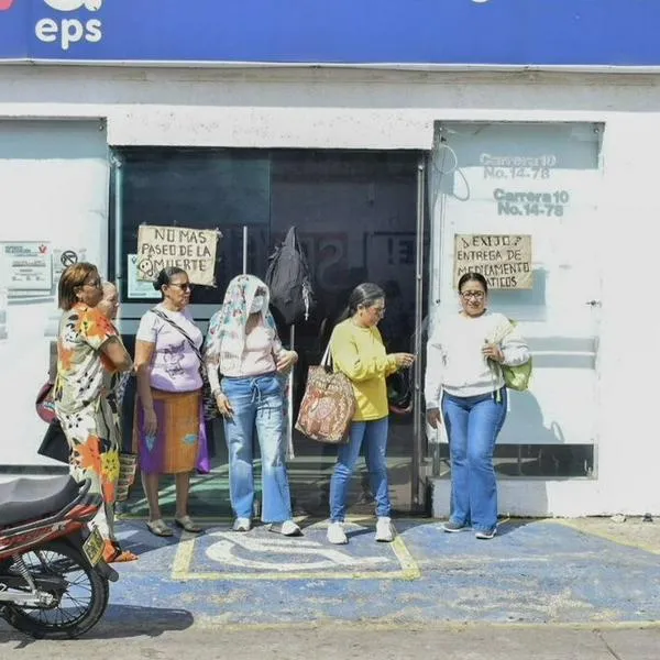 El drama de los pacientes de Nueva EPS en Valledupar: “No más paseo de la muerte”; bloquean sede por falta de atención y tiquetes