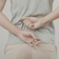 Joven fue al médico por dolor de espalda y terminó diagnosticada con cáncer