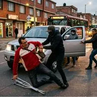 Robo de camioneta en Bogotá a hombre en muletas lo dejaron tirado y dispararon