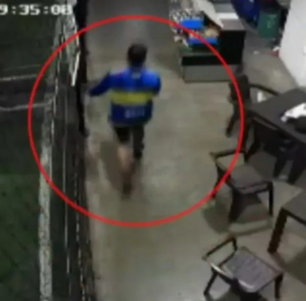 Robo en cancha sintética de Bogotá: ladrones quedaron grabados