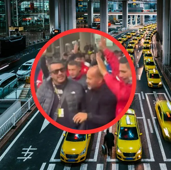 Cientos de taxistas enfurecidos bloquean el carril de acceso en El Dorado y exigen la salida de Julio Jiménez tras tildarlos de "ladrones".