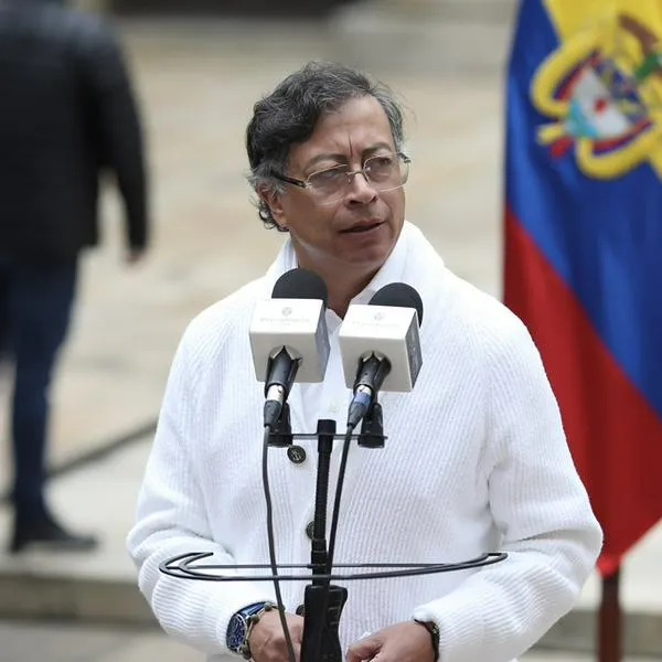 Petro expide decreto y cambiará método de inversión de fondos de pensiones