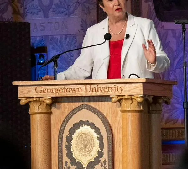 FMI advierte que bancos centrales deben estar listos para subir tasas