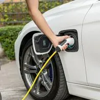 Buena noticia para los dueños de carros eléctricos: baterías durarían más