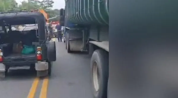 Bloqueo total en la vía Cali–Buenaventura por protestas de comunidades