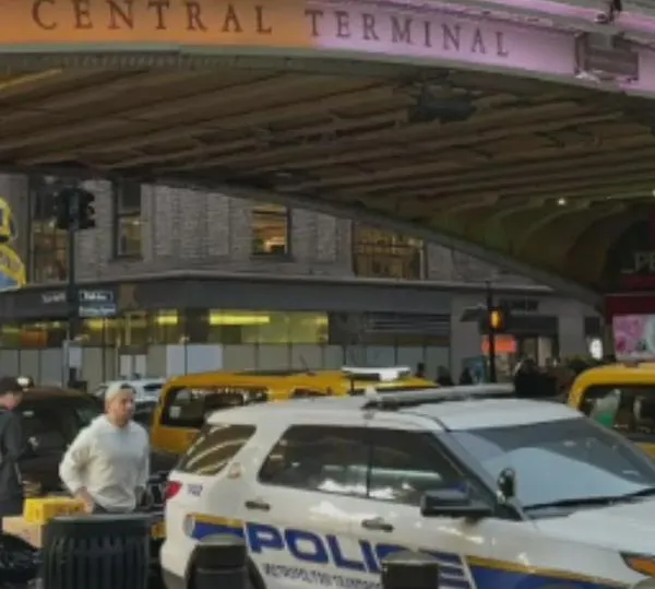 Ataque con machete en metro de Nueva York deja tres heridos; atacante fue abatido por la Policía