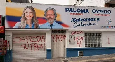 Ataque a sede de Paloma Valencia en Bucaramanga, con grafitis sobre Iván Cepeda