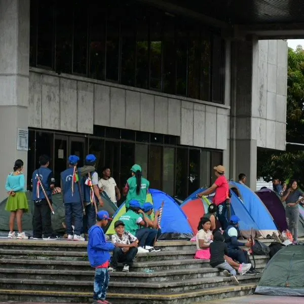 Minga indígena se tomó la plazoleta de la Gobernación