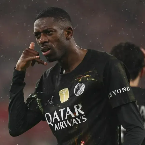 Ousmane Dembélé  celebrando su gol en el partido del PSG vs. Liverpool en Anfield, por Champions League