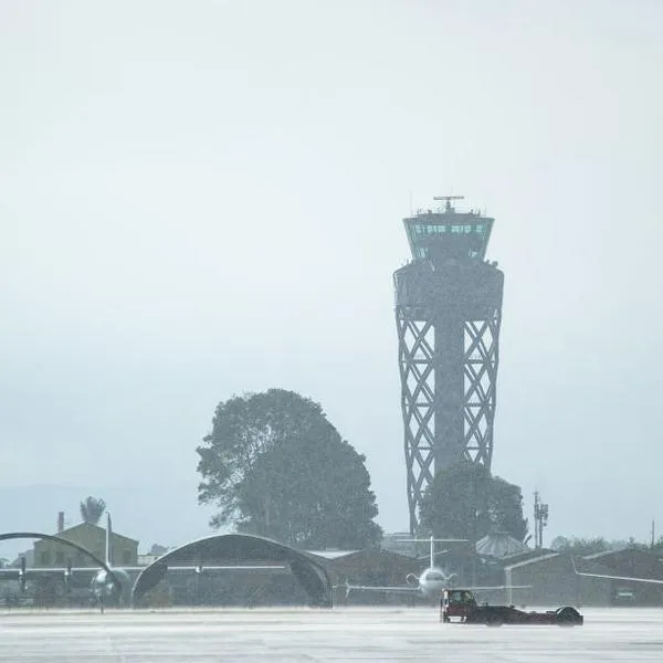Vuelos cancelados y atrasados en El Dorado: viajeros a Medellín, muy afectados