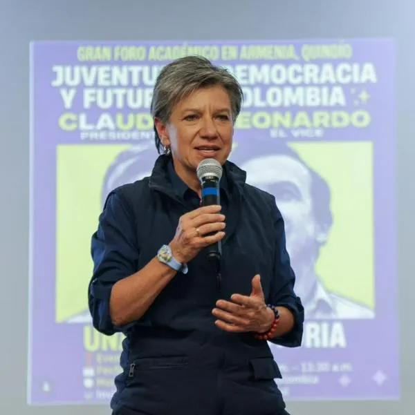 Claudia López calificó como una "crónica de una muerte anunciada" la crisis del Partido Verde. Criticó duramente la alianza con Iván Cepeda y escándalos. 