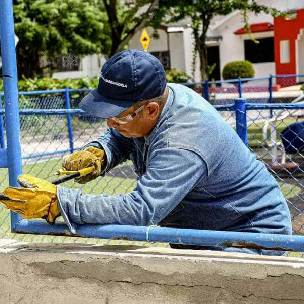 Trabajadores en Colombia recibirán beneficio de dotación en abril