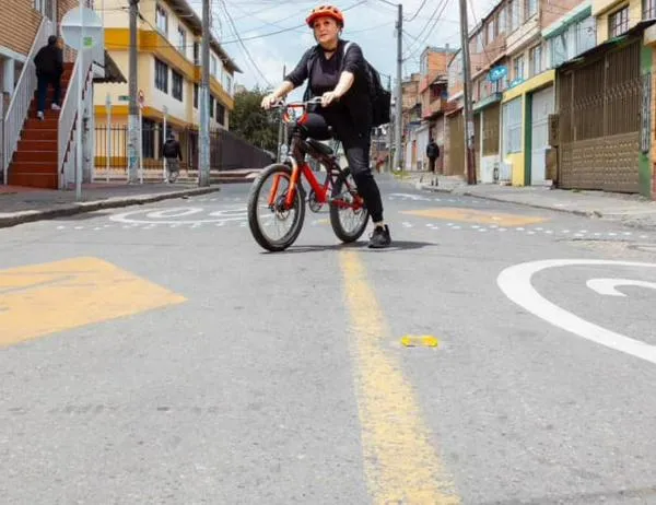 Ruta segura en Autopista Norte busca proteger de acoso a mujeres ciclistas 