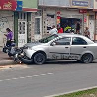 En este carro iba el conductor que fue asesinado en medio de un intento de robo en Kennedy, Bogotá