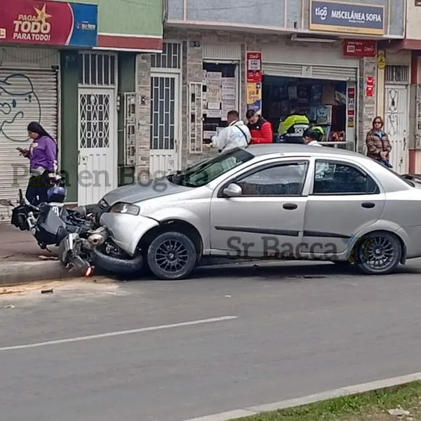 En este carro iba el conductor que fue asesinado en medio de un intento de robo en Kennedy, Bogotá