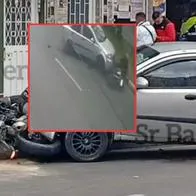 Momento en que conductor arrolla a ladrones, Bogotá, pero le dispararon y murió