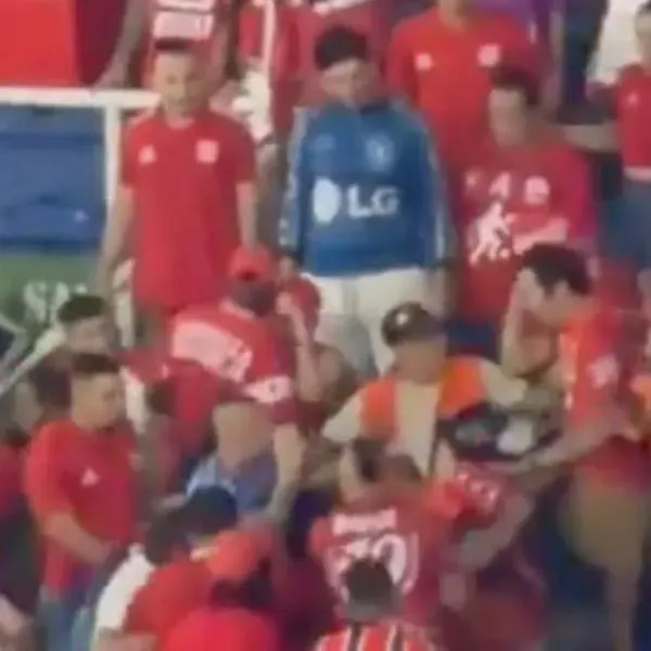 Pelea de hinchas del América en partido contra Alianza Atlético en Copa Sudamericana