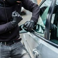 Una familia en Bogotá fue atacada por 7 delincuentes con escopeta. Dispararon contra un carro donde había dos niñas; la madre resultó herida. 