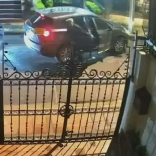 Ladrones se robaron camioneta de la Policía y amenazaron a oficiales que iban