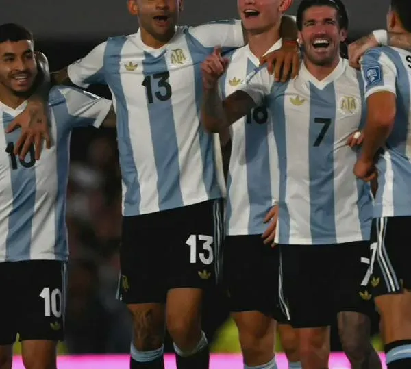 Argentina teme por una de sus figuras para el Mundial 2026; sufrió una "lesión de rodilla"