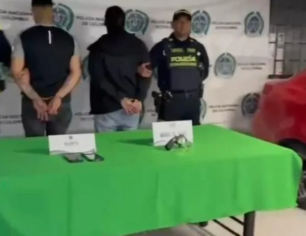 Capturan a dos hombres tras robo de vehículo con arma de fuego en Barrios Unidos 