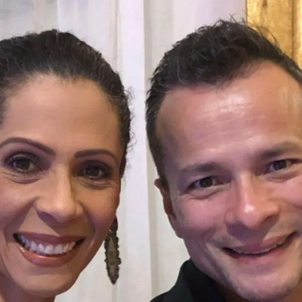 Falleció el cirujano Carlo Vallejo Mora, esposo de Érika Fontalvo, tras años de lucha por un grave accidente de tránsito. Detalles de su partida en Bogotá.