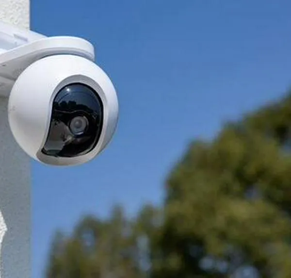 Lugares donde no debe poner cámaras de seguridad en casa: podría meterse en problemas